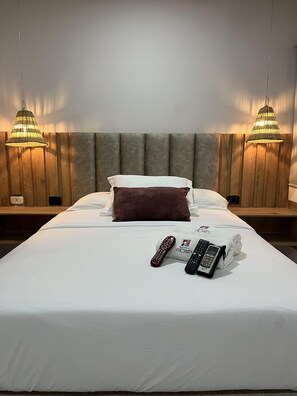 Dobbeltrom – business | Dundyner, minibar, skrivebord og strykejern/-brett