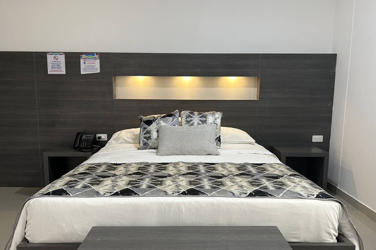 Comfort Suite | Down comforters, minibar, desk, iron/ironing board (on request)