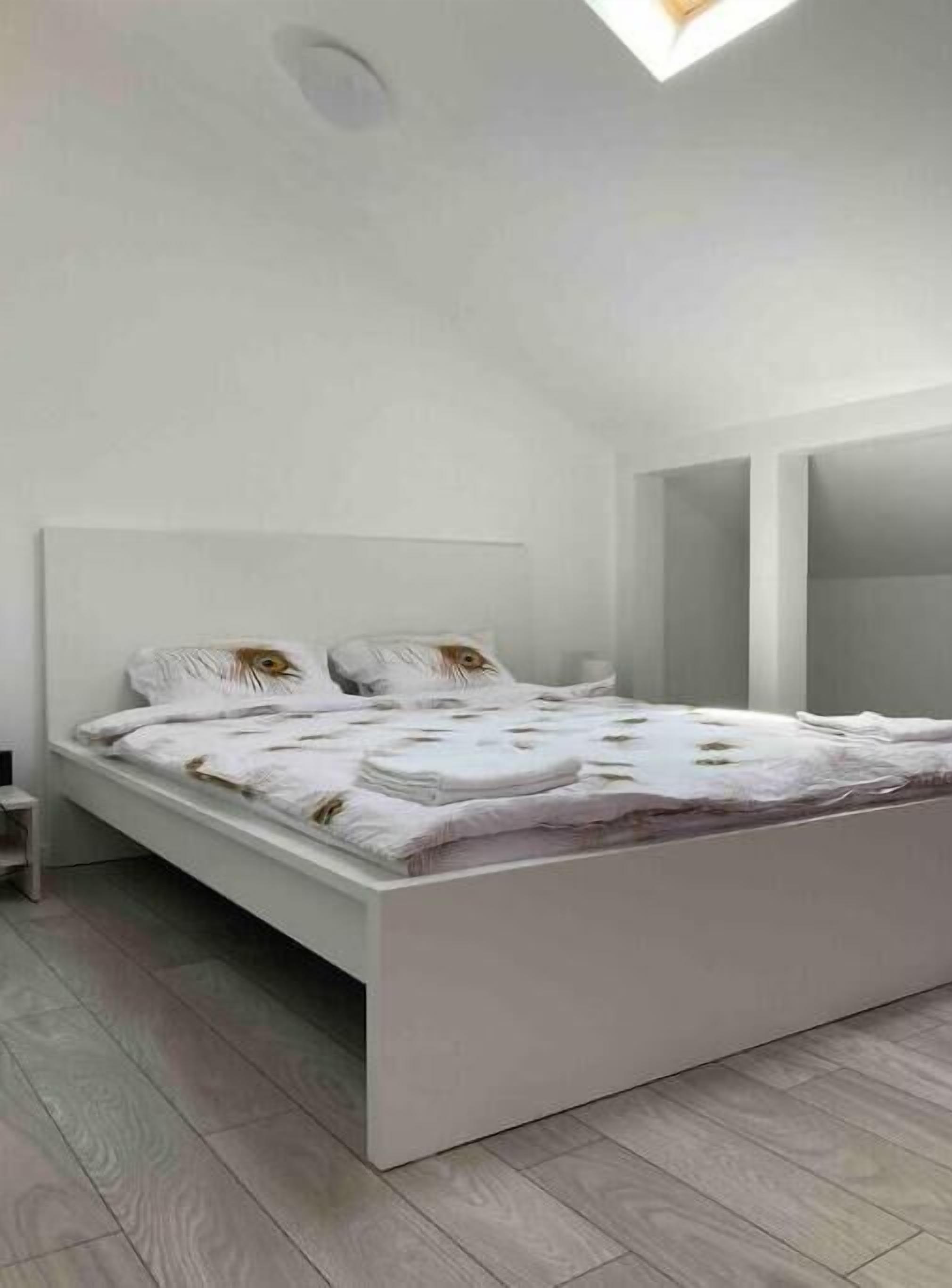 4 bedrooms, free WiFi, bed sheets