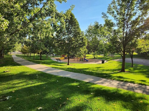 Clean, Quiet 2 Bdrm near Provo w/ Direct Access to City Park


