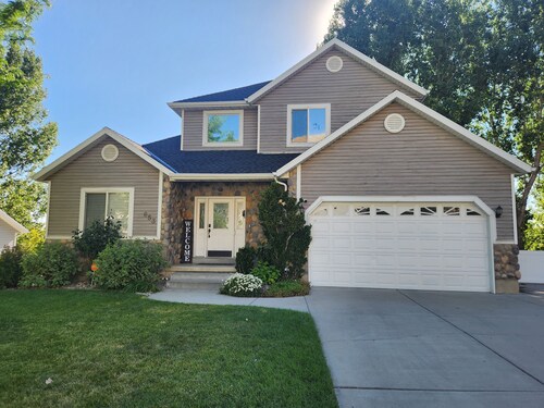 Clean, Quiet 2 Bdrm near Provo w/ Direct Access to City Park

