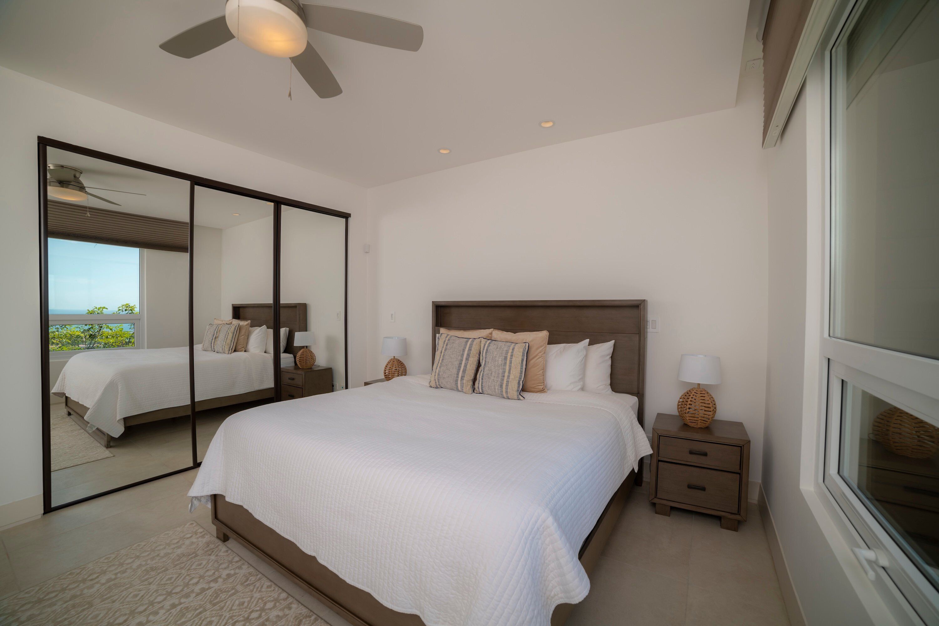 3 bedrooms, iron/ironing board, internet, bed sheets