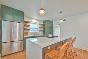 Four Ă micro-ondes, un four, surface de cuisson, lave-vaisselle