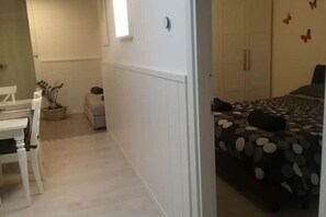 3 slaapkamers, een strijkplank/strijkijzer, wifi, beddengoed
