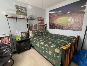 4 bedrooms, iron/ironing board, free WiFi, bed sheets