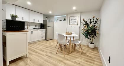 Modern, Bright, Spacious 2 Bedroom Guest Suite - Entire Separate Basement