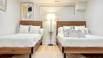 2 slaapkamers, een bureau, een strijkplank/strijkijzer, gratis wifi