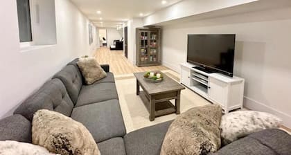 Modern, Bright, Spacious 2 Bedroom Guest Suite - Entire Separate Basement