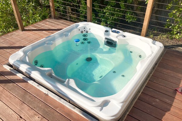Outdoor spa tub