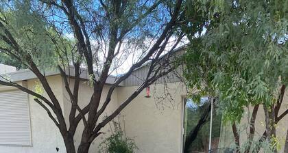 Quiet and cozy private studio guest home with peaceful patio in sunny Tucson!