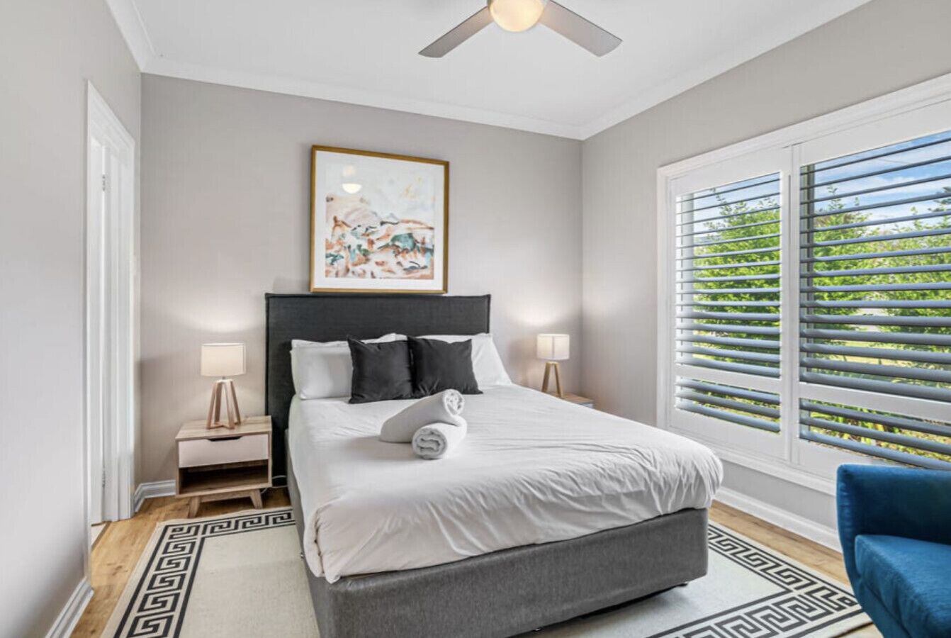 3 bedrooms, desk, iron/ironing board, travel cot