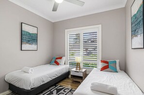 3 Schlafzimmer, Schreibtisch, Bügeleisen/Bügelbrett, Reisekinderbett