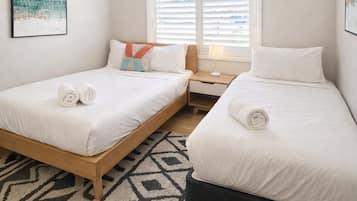 3 bedrooms, desk, iron/ironing board, travel cot