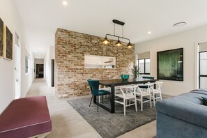 Dining - Entire Luxury Townhouse - 5BR - 3BTH (Brighton)