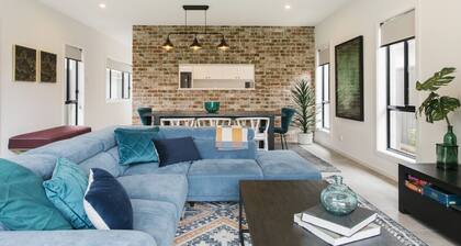 Entire Luxury Townhouse - 5BR - 3BTH