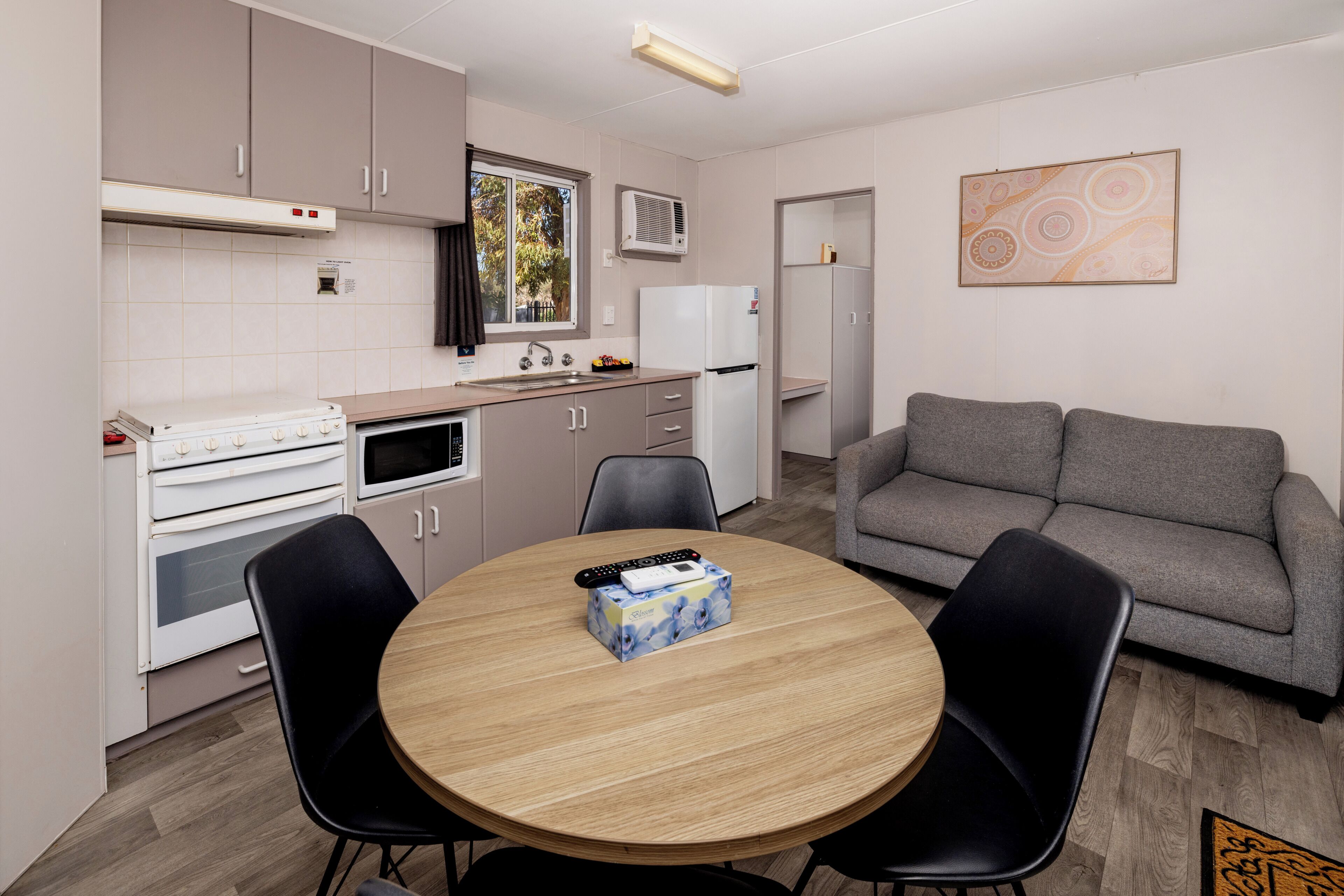 Ensuite Cabin | Living area | 33-inch flat-screen TV with digital channels