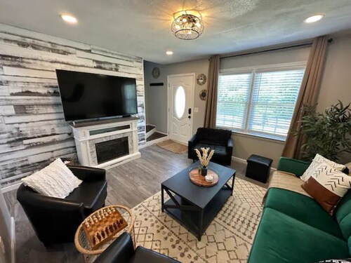 Comfy Newly Renovated  home - 2min walk to Tuckasegee River