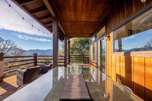 Verona: Awesome Views, Pool, Vineyard, Hot Tub!