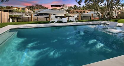 Upscale Florida Waterfront Heaven, Pool, Jacuzzi
