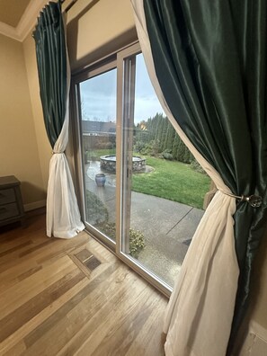 Interior - Full House in the Suburbs (Eugene)