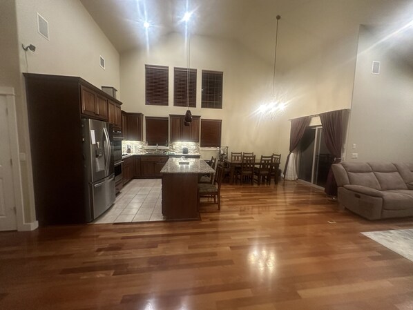 Interior - Full House in the Suburbs (Eugene)