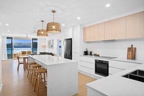 Fridge, microwave, oven, stovetop - Frangipani 204 & Buggy - Hamilton island (Hamilton Island)
