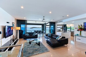 Télévision, table de tennis de table