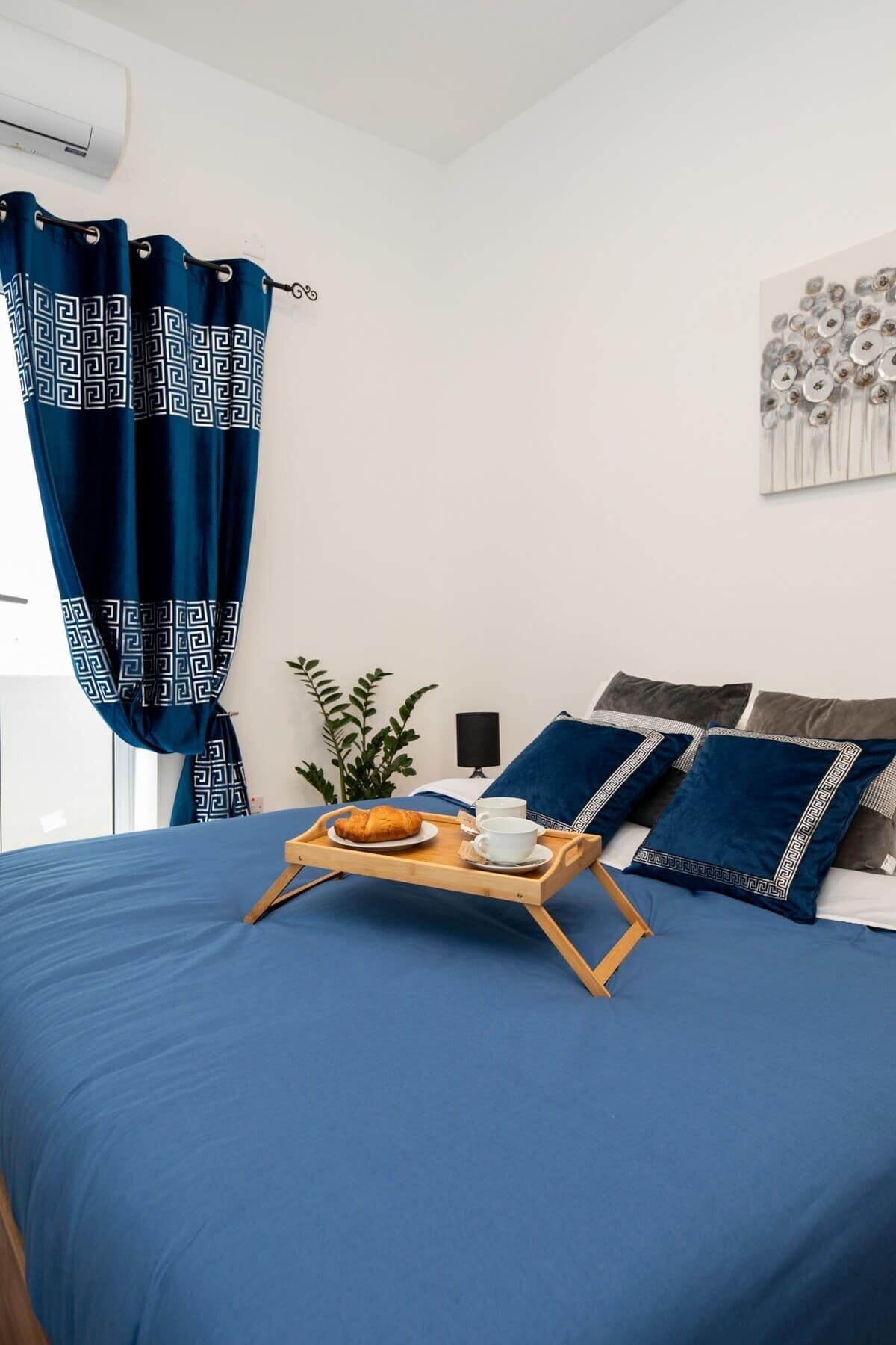1 slaapkamer, een strijkplank/strijkijzer, reisbedje, wifi