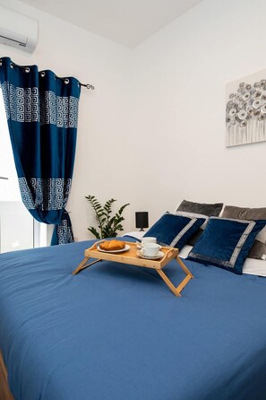 1 bedroom, iron/ironing board, travel crib, WiFi - Chic 1BR Retreat in St Julian's (Saint Julian's)