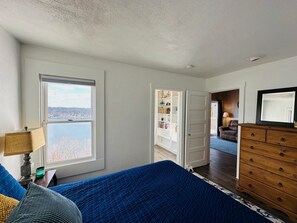 2 bedrooms, desk, iron/ironing board, travel cot - Cabin No. 5 @ The Old Swiss Village - Lake View! (Osage Beach)