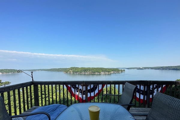 Amazing Lake Views for miles!