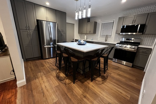 KĂŒhlschrank, Mikrowelle, Ofen, Herdplatte