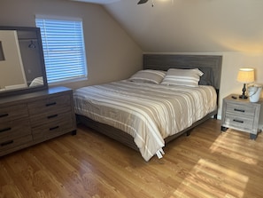 3 Schlafzimmer, Schreibtisch, Bügeleisen/Bügelbrett, Reisekinderbett