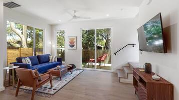 Una Smart TV, libros