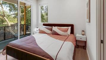 2 bedrooms, desk, iron/ironing board, free WiFi