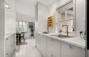 Fridge, oven, stovetop, dishwasher - Nice home in Nyborg with kitchen (Nyborg)