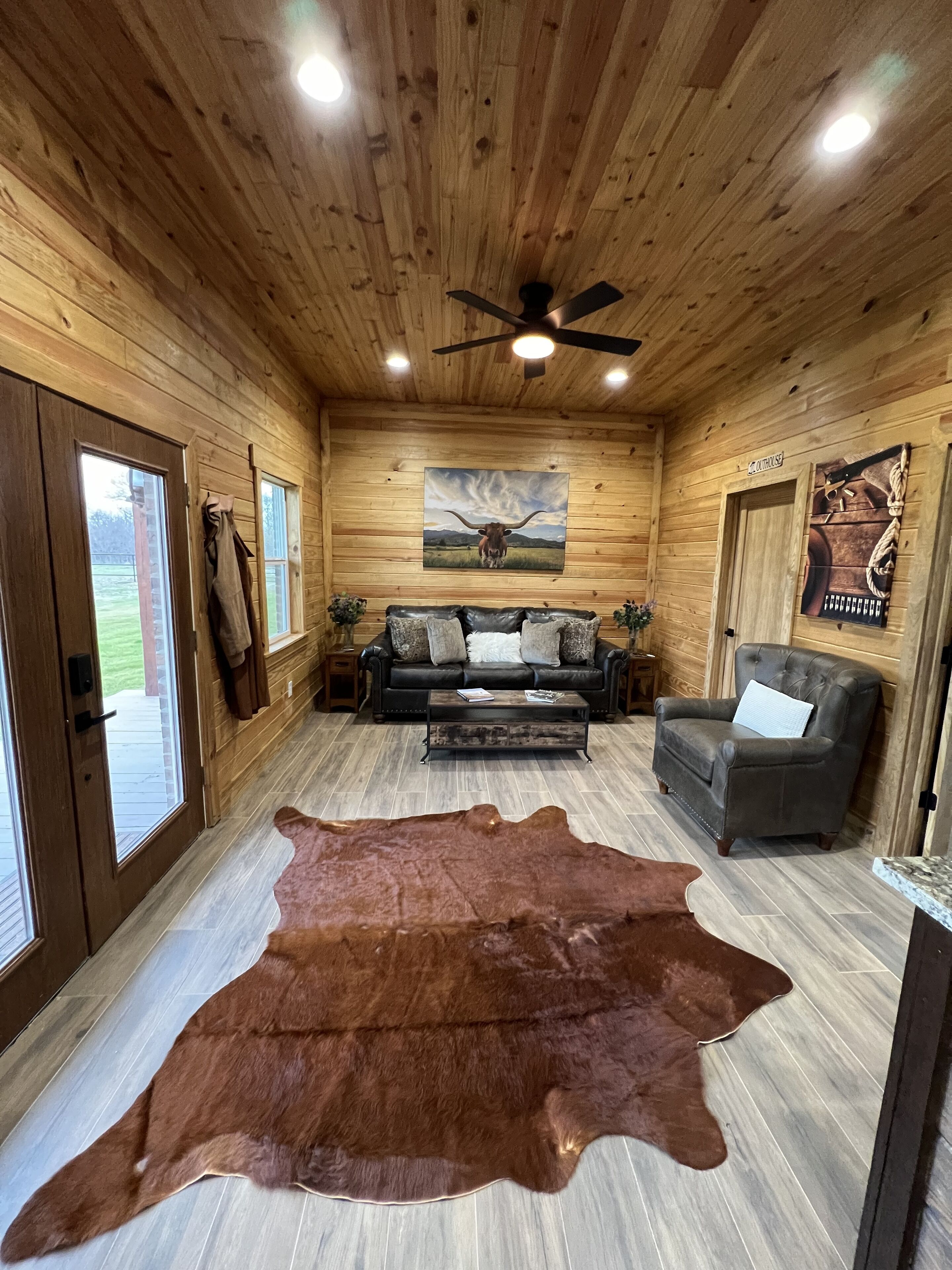 Smart TV, chimenea, videojuegos, futbolito