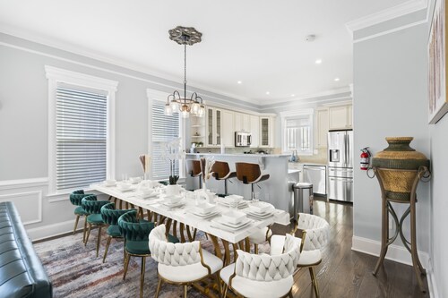 Immaculate 6 Bed Home & 6 mi to DC & 7 miles to Raegan Airport