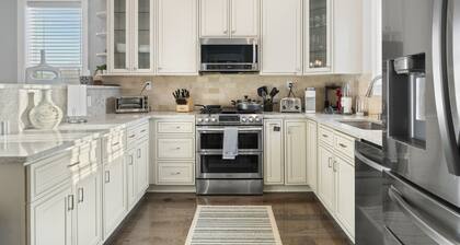 Immaculate 6 Bed Home & 6 mi to DC & 7 miles to Raegan Airport