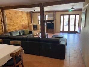 Fernseher, Kamin, Arbeitsbereiche