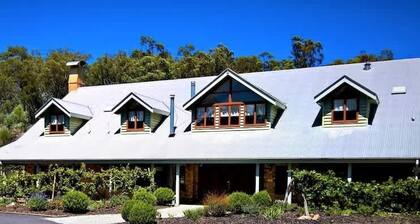 Girraween Country Inn Chalet