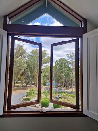 Interior. Country View King Room