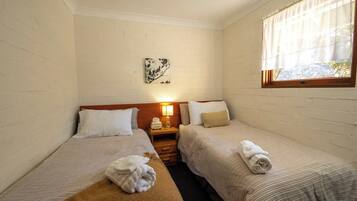 2 bedrooms, iron/ironing board, WiFi, bed sheets