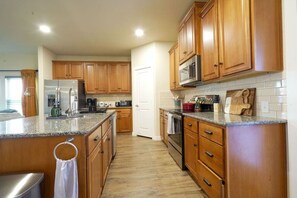 Fridge, microwave, oven, stovetop - Quiet Neighborhood, 2 story (Denton)