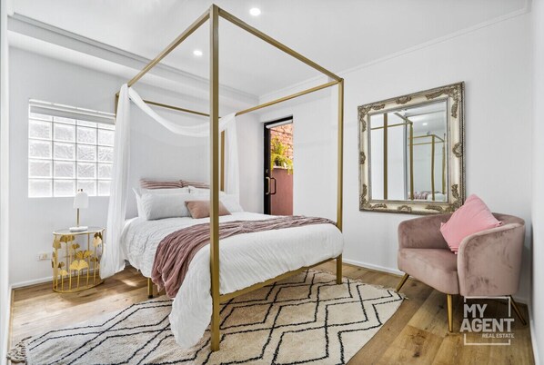 2 chambres, fer et planche à repasser, lit parapluie, Wi-Fi gratuit