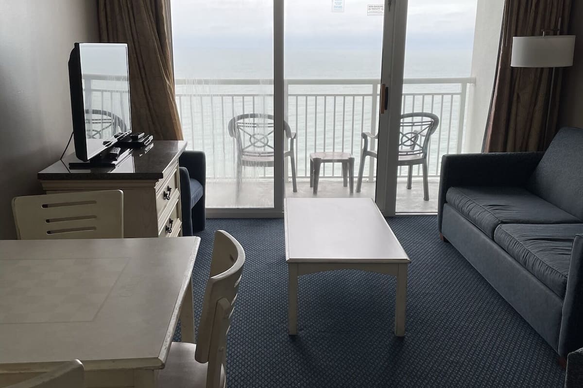 Superior Condo, Ensuite, Ocean View (Cam 2 Queen 1BR Suite) | Lounge