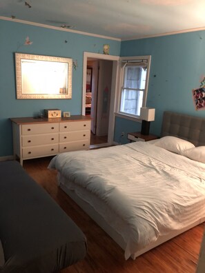 3 chambres, fer et planche à repasser, Wi-Fi, draps fournis