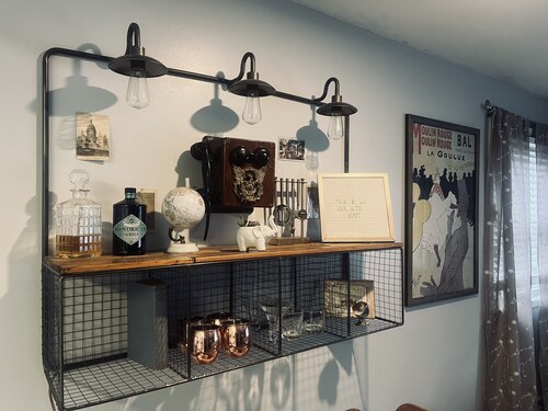 Cozy Retreat in the Heart of MHK: Experience Elegant French-Inspired Chalet 