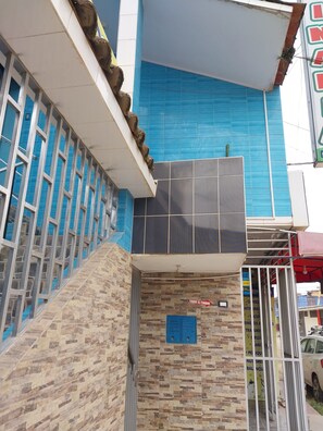 تفاصيل الفندق من الخارج