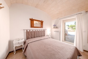 2 slaapkamers, een strijkplank/strijkijzer, reisbedje, gratis wifi